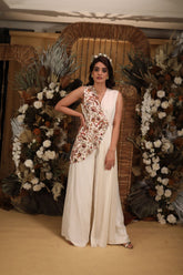 OVERLAP JACKET SET WITH PLEATS .