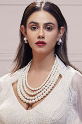 Gradience Pearl Necklace