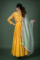 drqaped pants and cape set