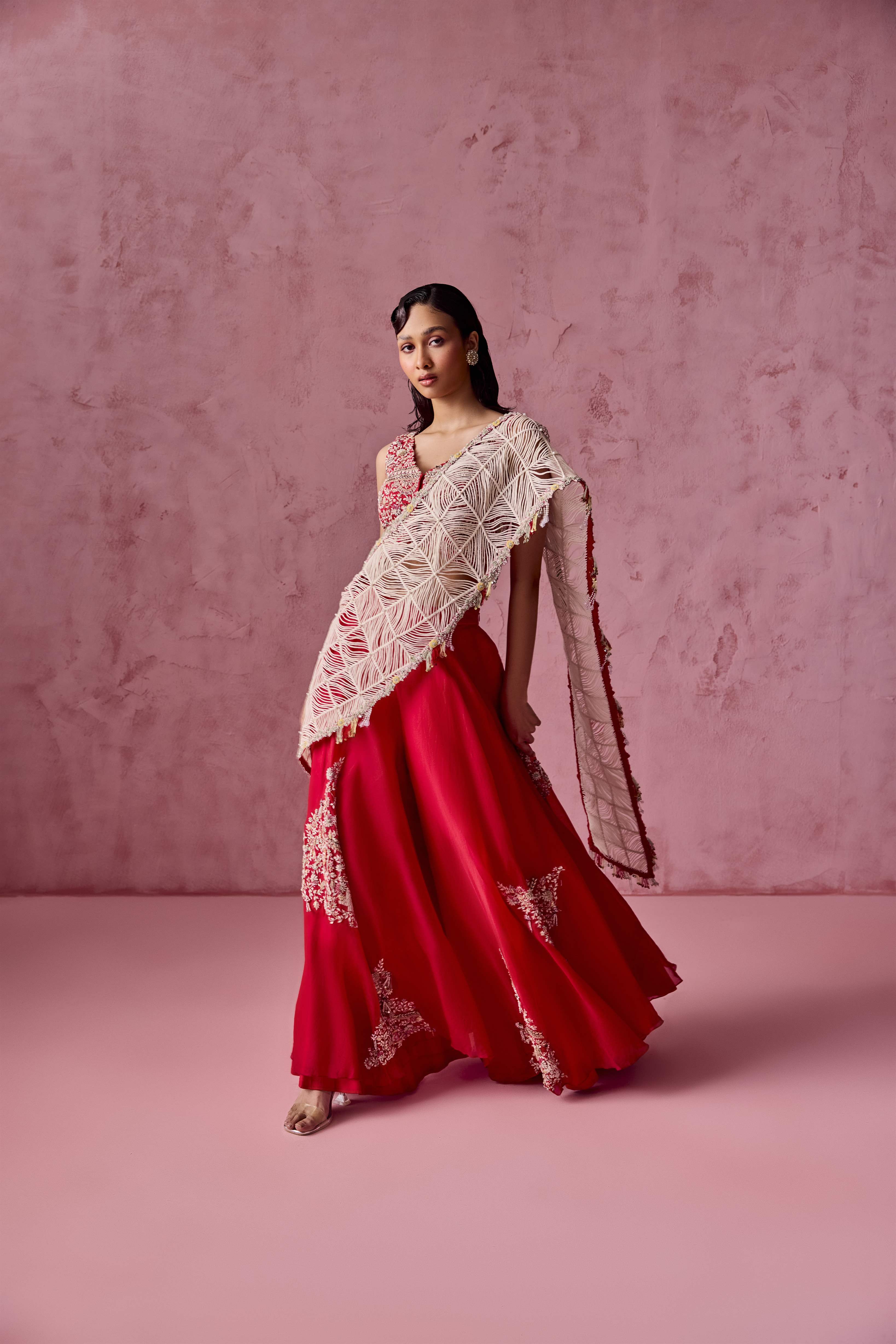 RED DRAPE SAREE SET O/W PATTI PALLA