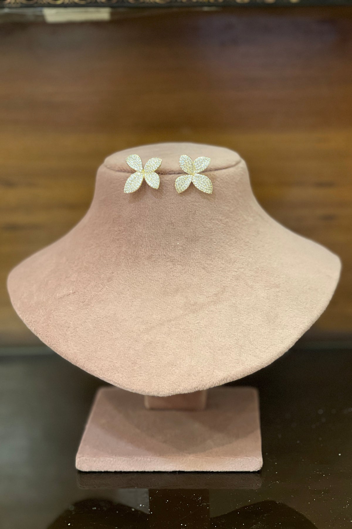 Ciyana golden studs