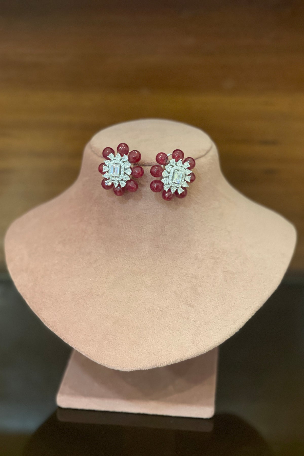 Jara red studs