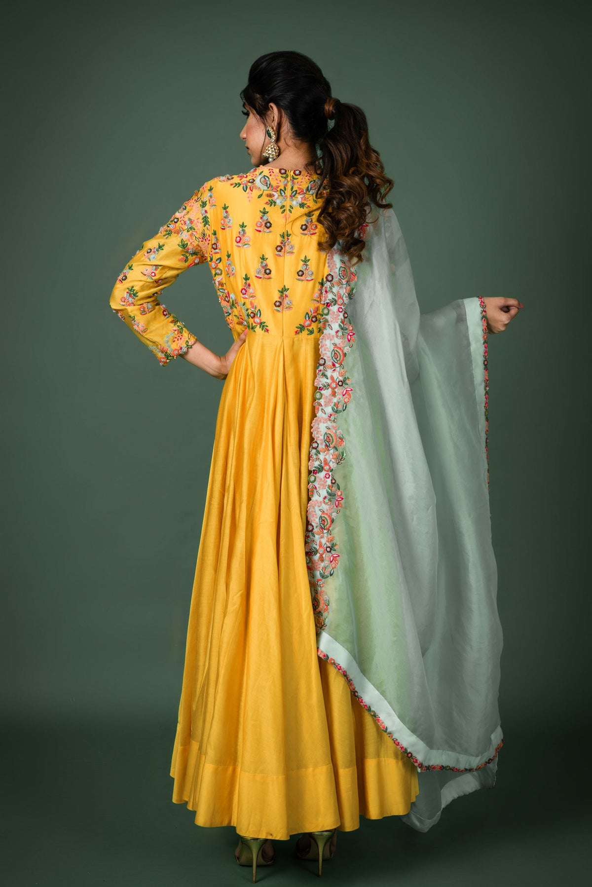 drqaped pants and cape set