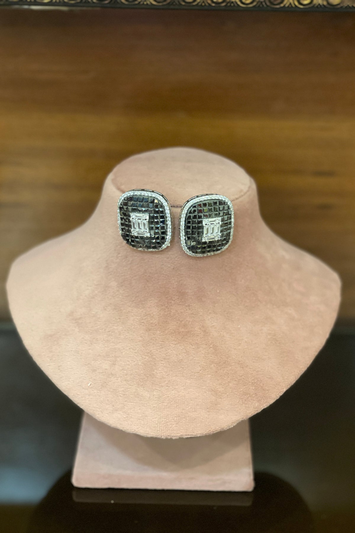 Juni black studs