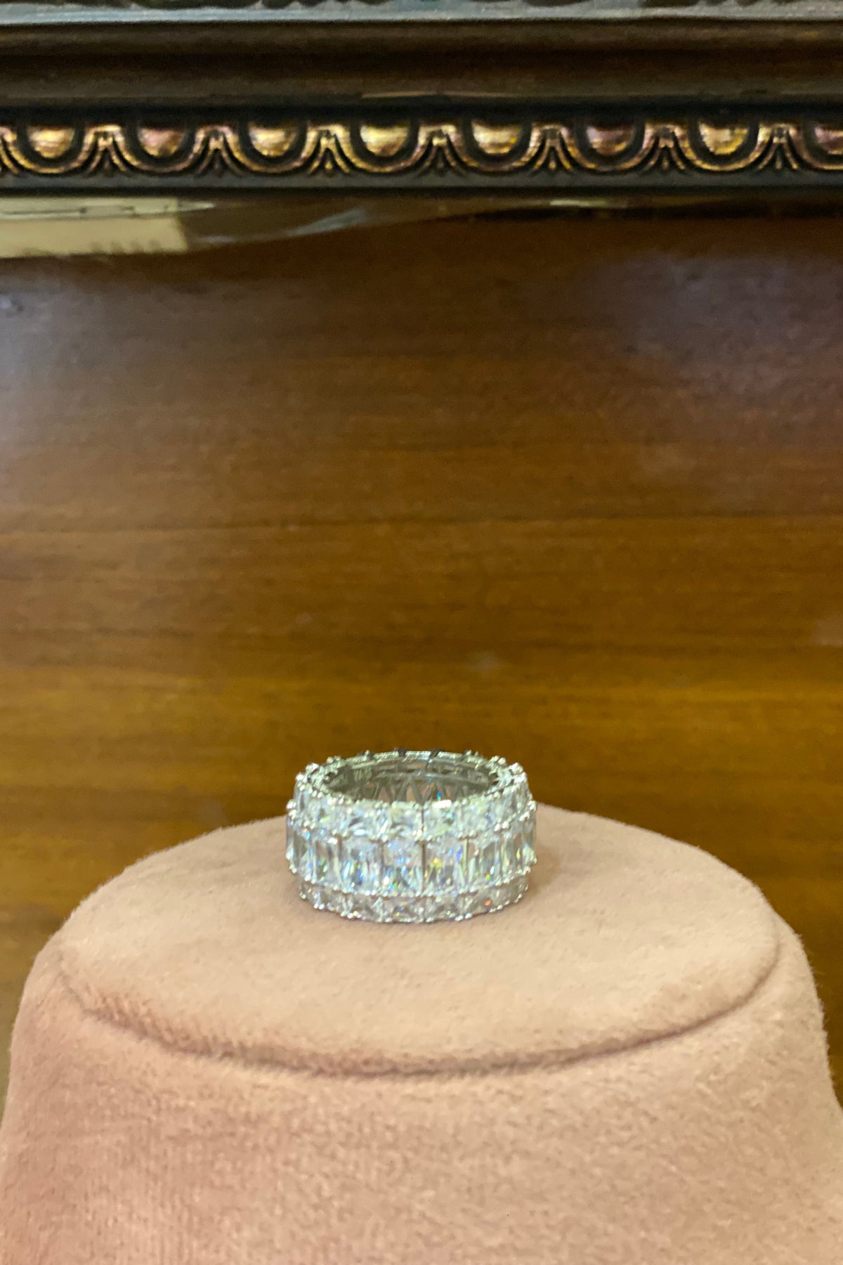 Eru ring