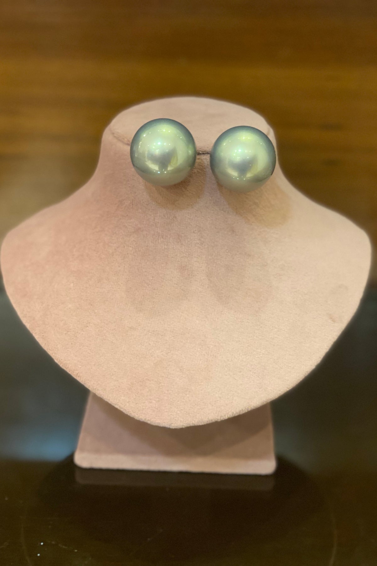 Bhuare pearl stud grey