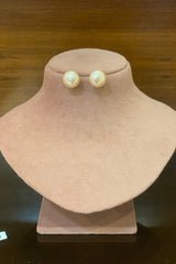 Bhuare pearl stud peach