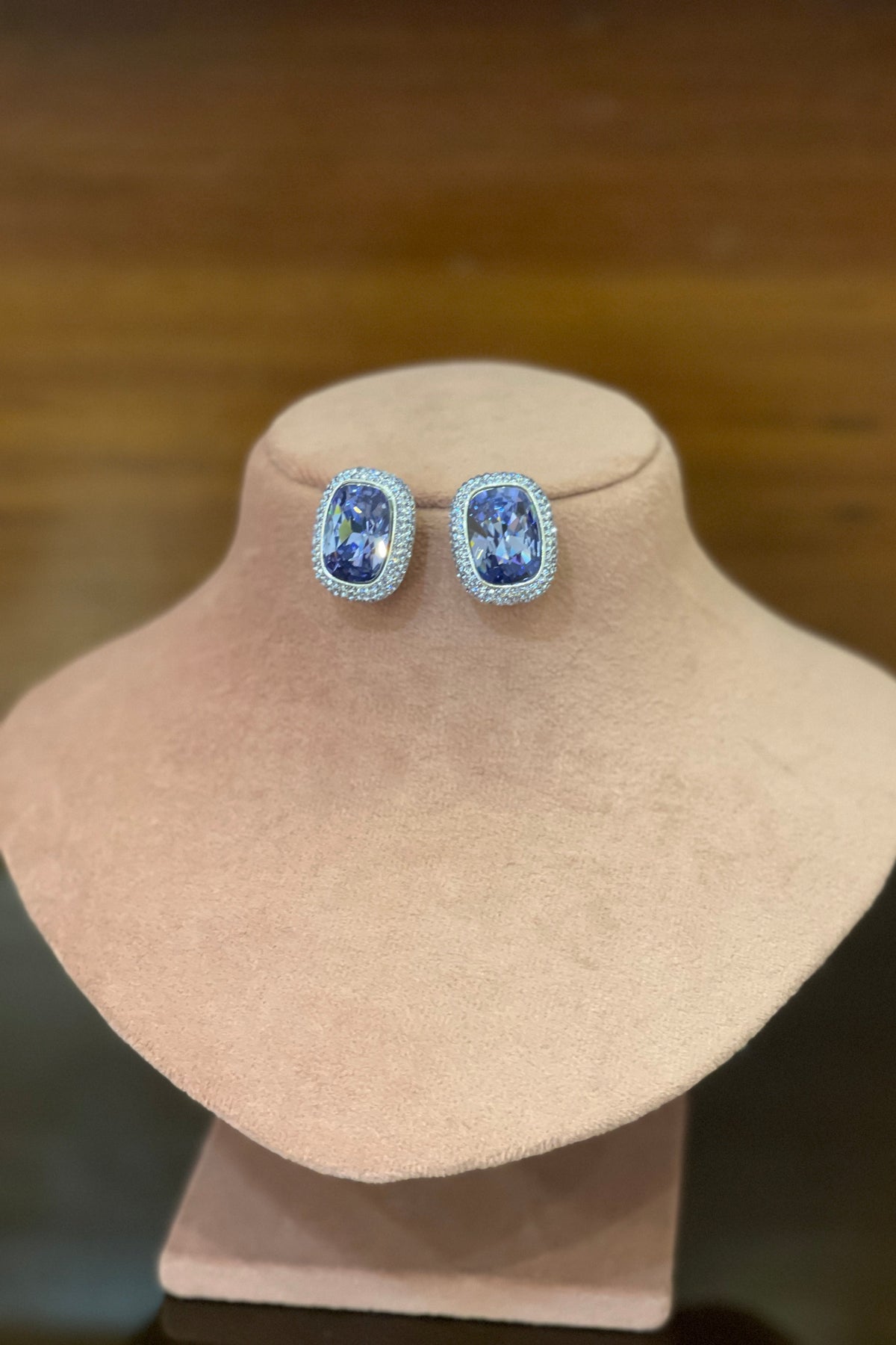 Cavya studs