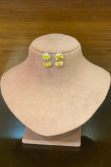 Eira yellow studs