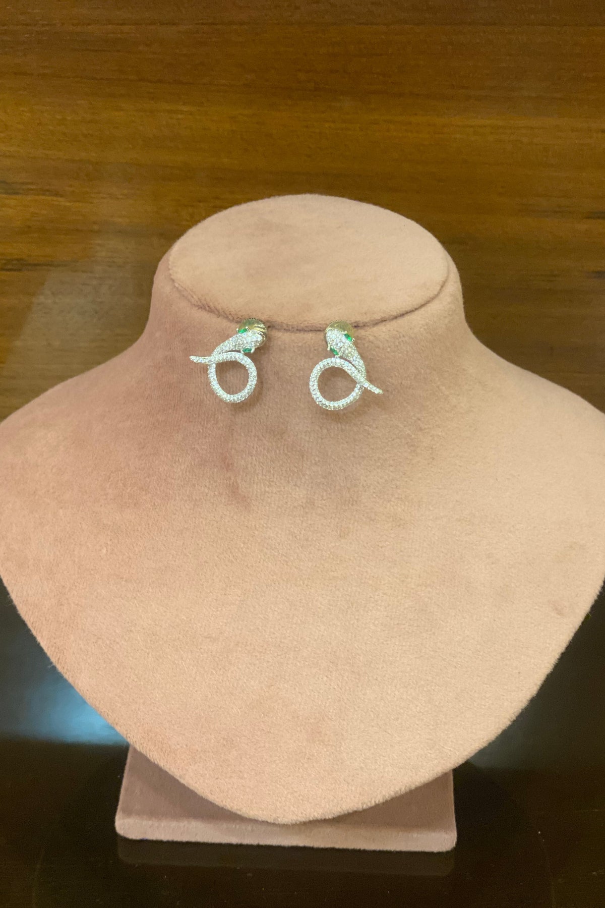 Evi snake studs
