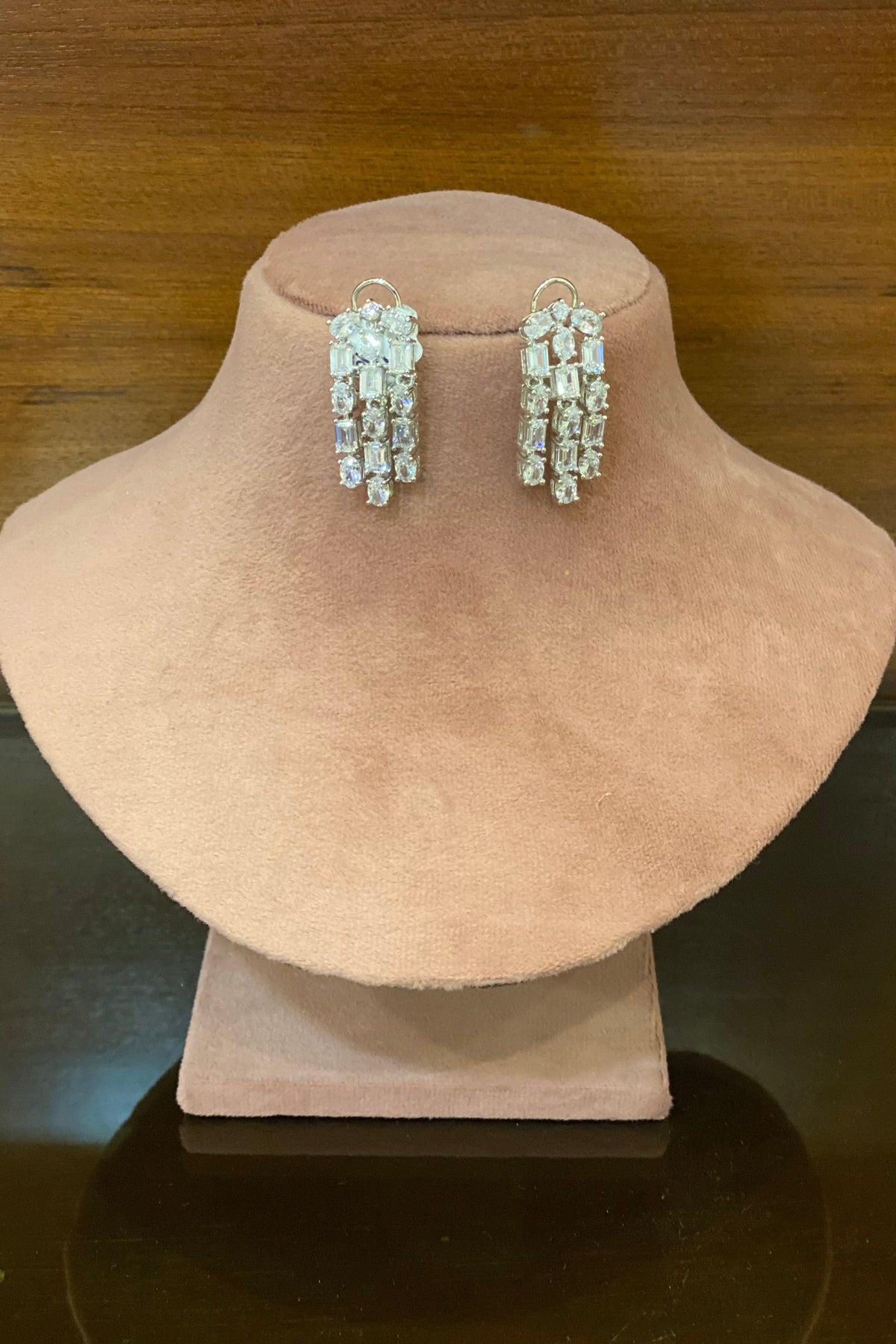Fini stone earring