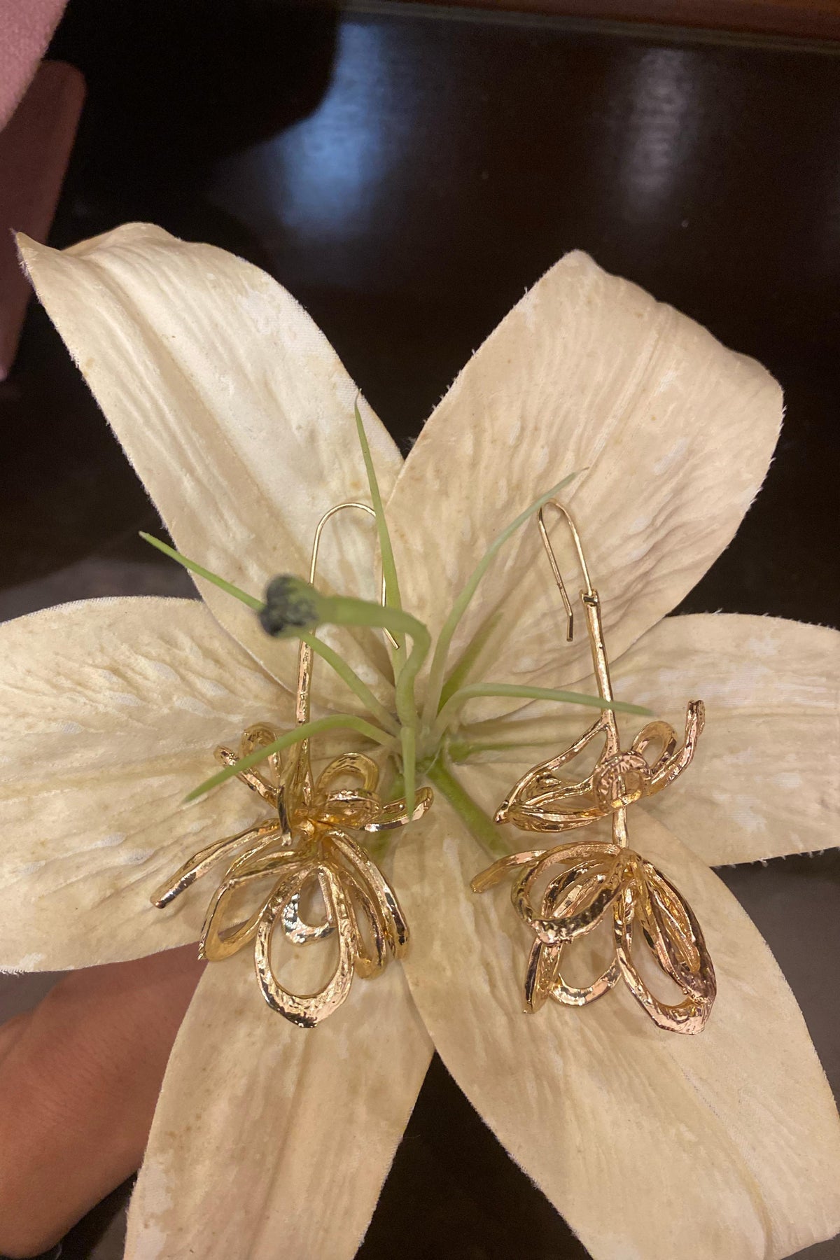 Cira golden statement earring