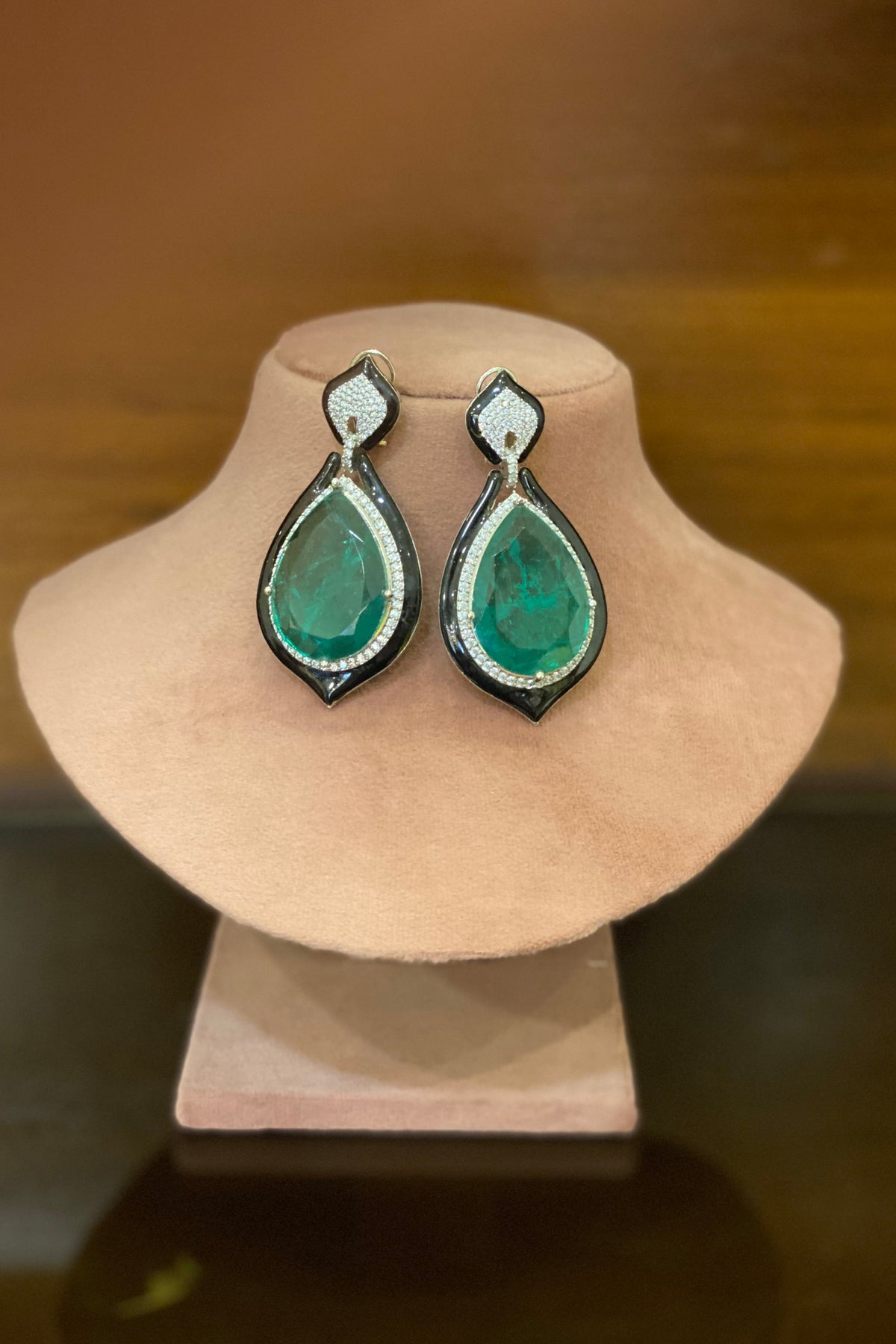 Jalie green earring